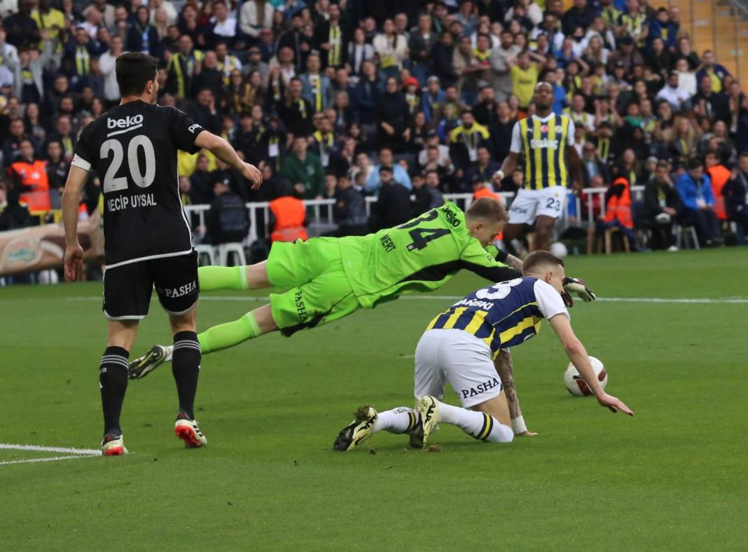 Fenerbahçe Beşiktaş derbisinde görülmemiş şey - Resim: 16